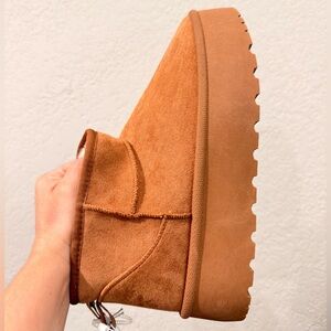 Olivia + Kate Low Slung Faux Fur Lined Platform booties Sz 10 terracota color